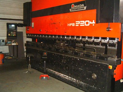 Atoval tôlerie. Plieuse 220t 8 axes 4m &agrave; commande num&eacute;rique.